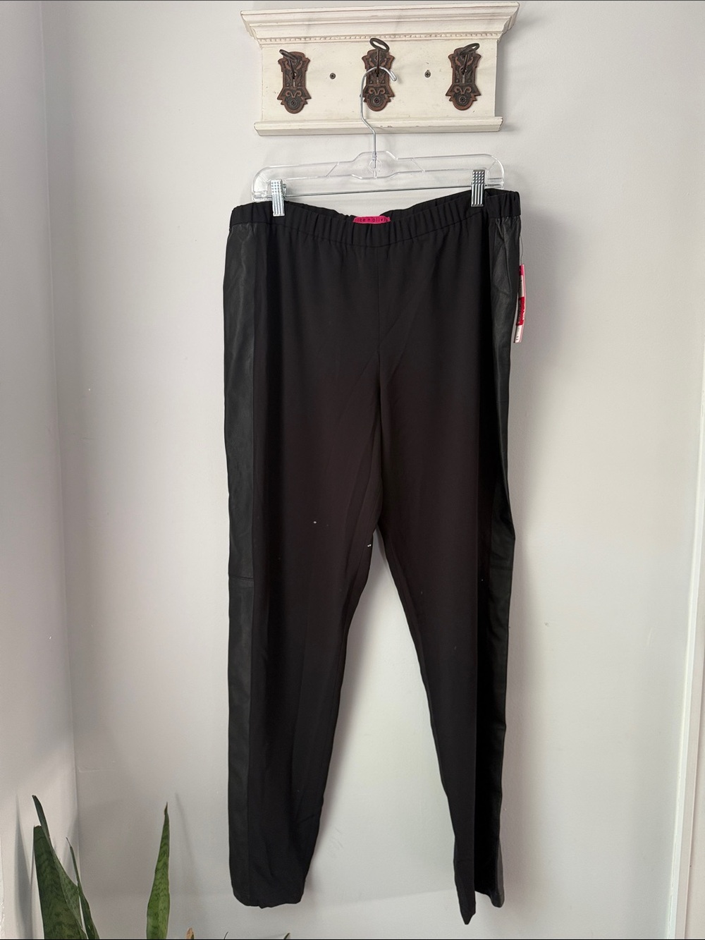 Alice + Olivia Black Elastic Waist Trousers  Leather  Classic High Rise Pants